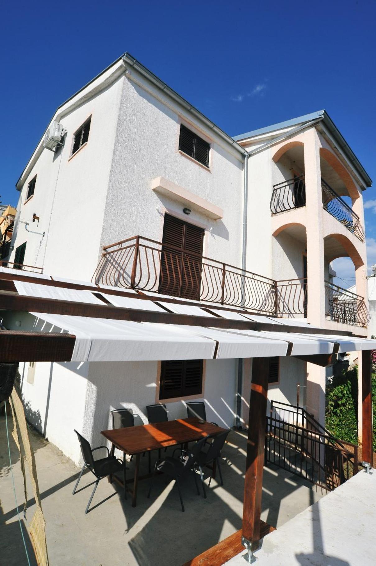 Apartments Ivan Spadina Tisno Exterior foto