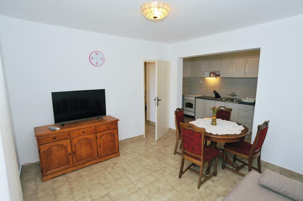 Apartments Ivan Spadina Tisno Exterior foto
